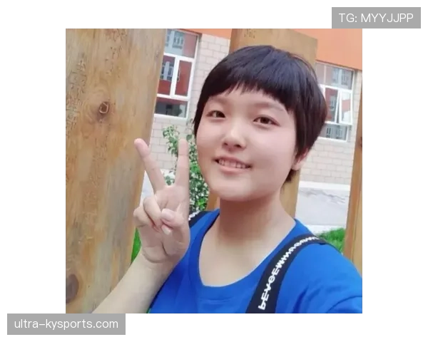 吕小军路人脸逛超市,手提袋全是名牌包装袋,差点认错人 吕小军路人脸逛超市,手提袋全是名牌包装袋,差点认错人
